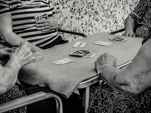 JUGANDO LAS ÚLTIMAS CARTAS