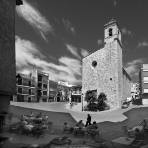 Urbano Suárez-“A la sombra en la plaza"