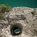 A TRAVÉS DE LA PIEDRA